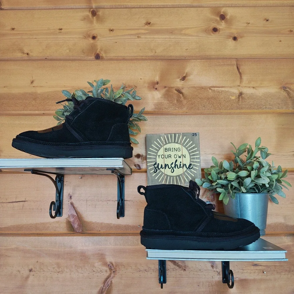 UGG Boots NEUMEL II Scatter 1134960K Youth Unisex 2 Black Graphic Chukka Leather